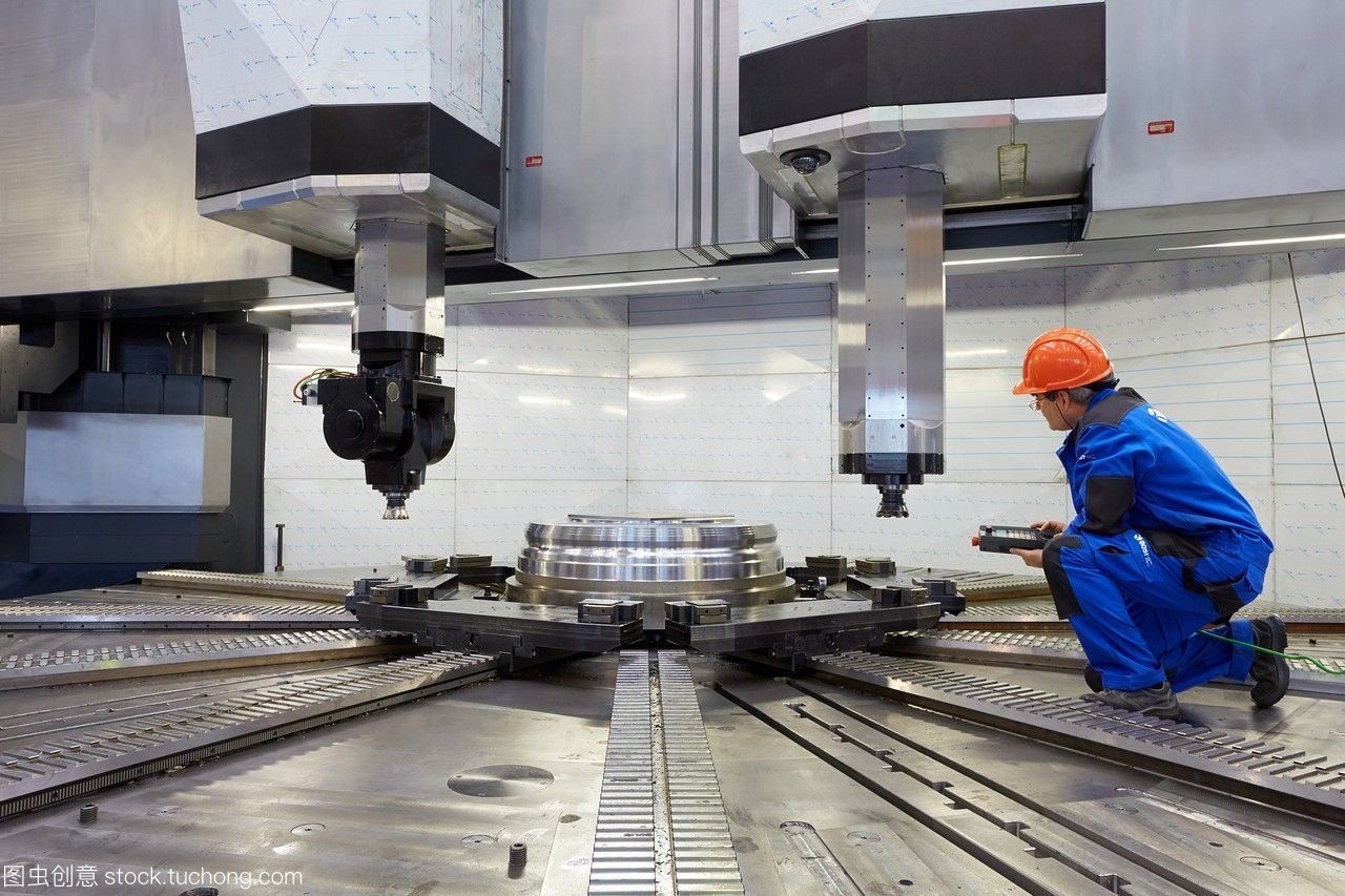 加工centercnc。立式車床采用全液壓導向的大尺寸鑄模結構。這門課程是自我定心的,是自動的嗎?=7000米設計,制造和安裝機床。泊斯德機械工具公司。asteasu。gipuzkoa。巴斯克的國家。西班牙。